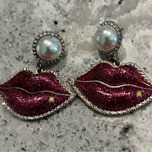 Pink lips earrings